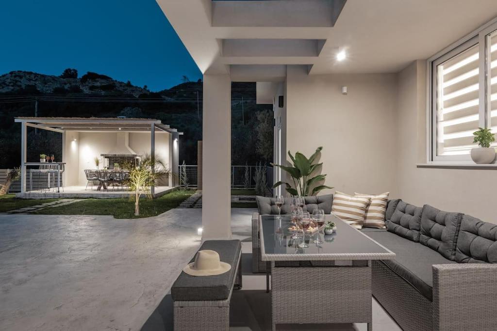 Melissia Luxury Villa Kalamákion エクステリア 写真